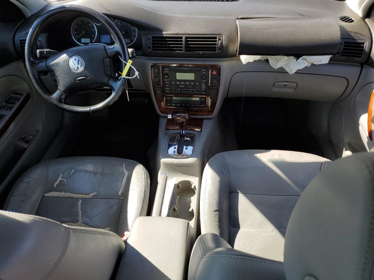2004 Volkswagen Passat VIN WVWRH63B14P058955 Copart auction photo, side / front end damage thumbnail 8