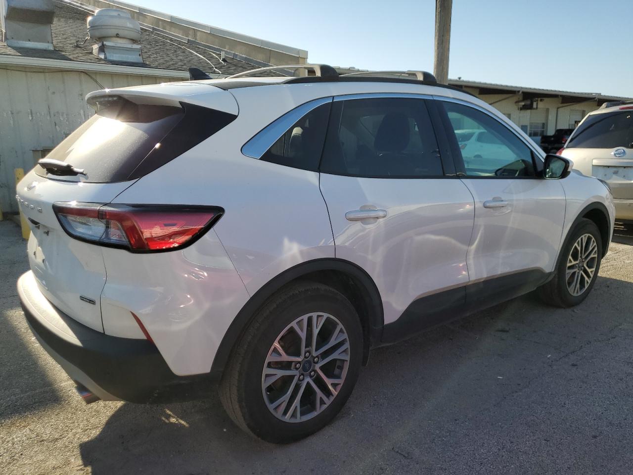 2022 Ford Escape VIN 1FMCU9CZ0NUB24555 Copart auction photo, side / rear end damage thumbnail 3