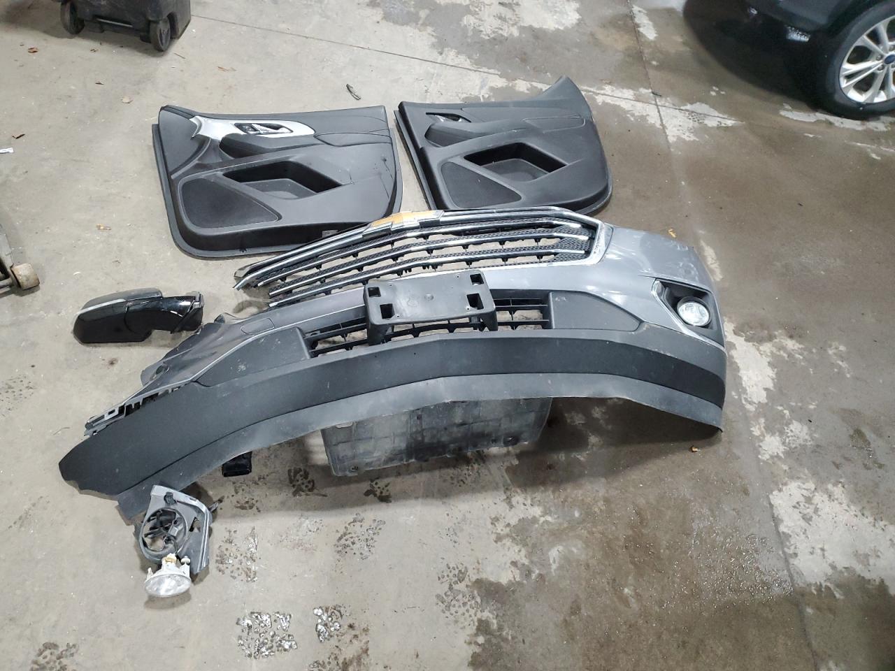 2019 Chevrolet Traverse VIN 1GNEVGKW7KJ276150 Copart auction photo, front end / side damage thumbnail 13