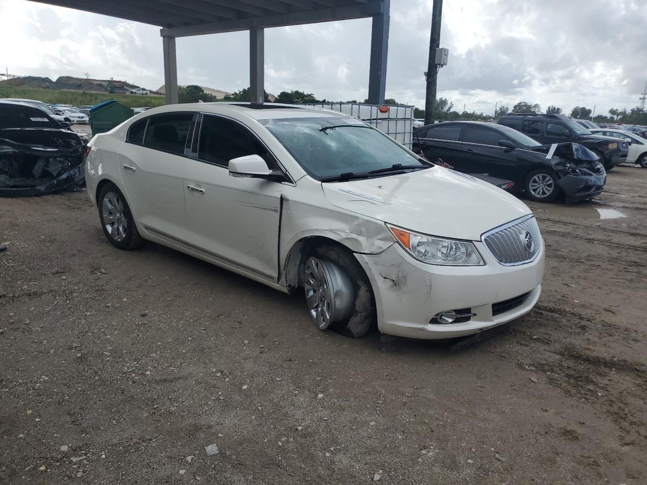 2011 Buick LaCrosse VIN 1G4GE5ED9BF331258 Copart auction photo, front end / minor dent/scratches damage thumbnail 4