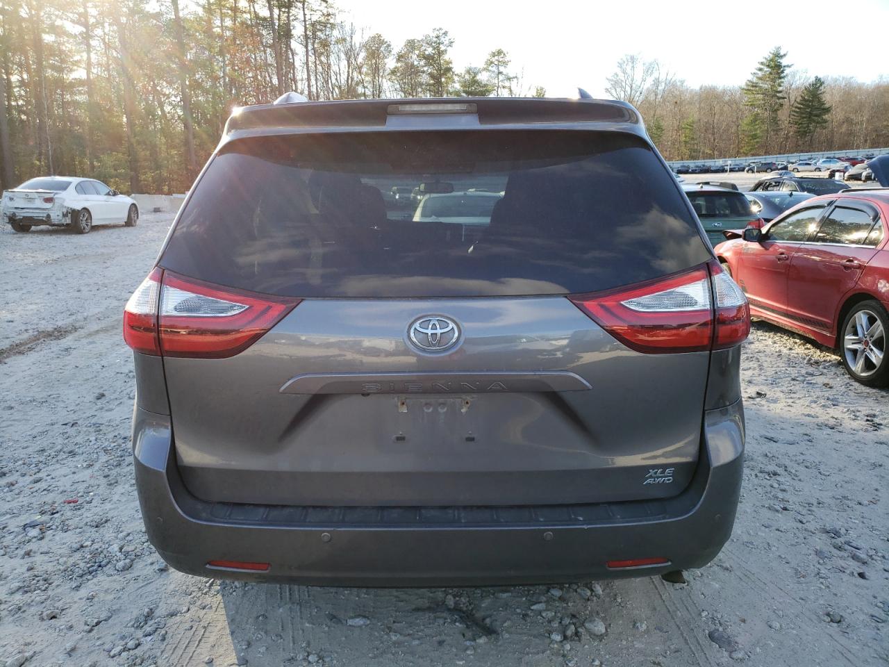 2017 Toyota Sienna VIN 5TDDZ3DC7HS155537 Copart auction photo, front end / side damage thumbnail 6