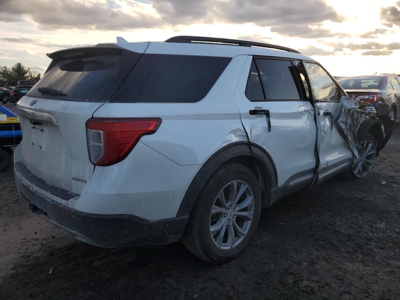 2022 Ford Explorer VIN 1FMSK8DH8NGB93557 Copart auction photo, front end / side damage thumbnail 3