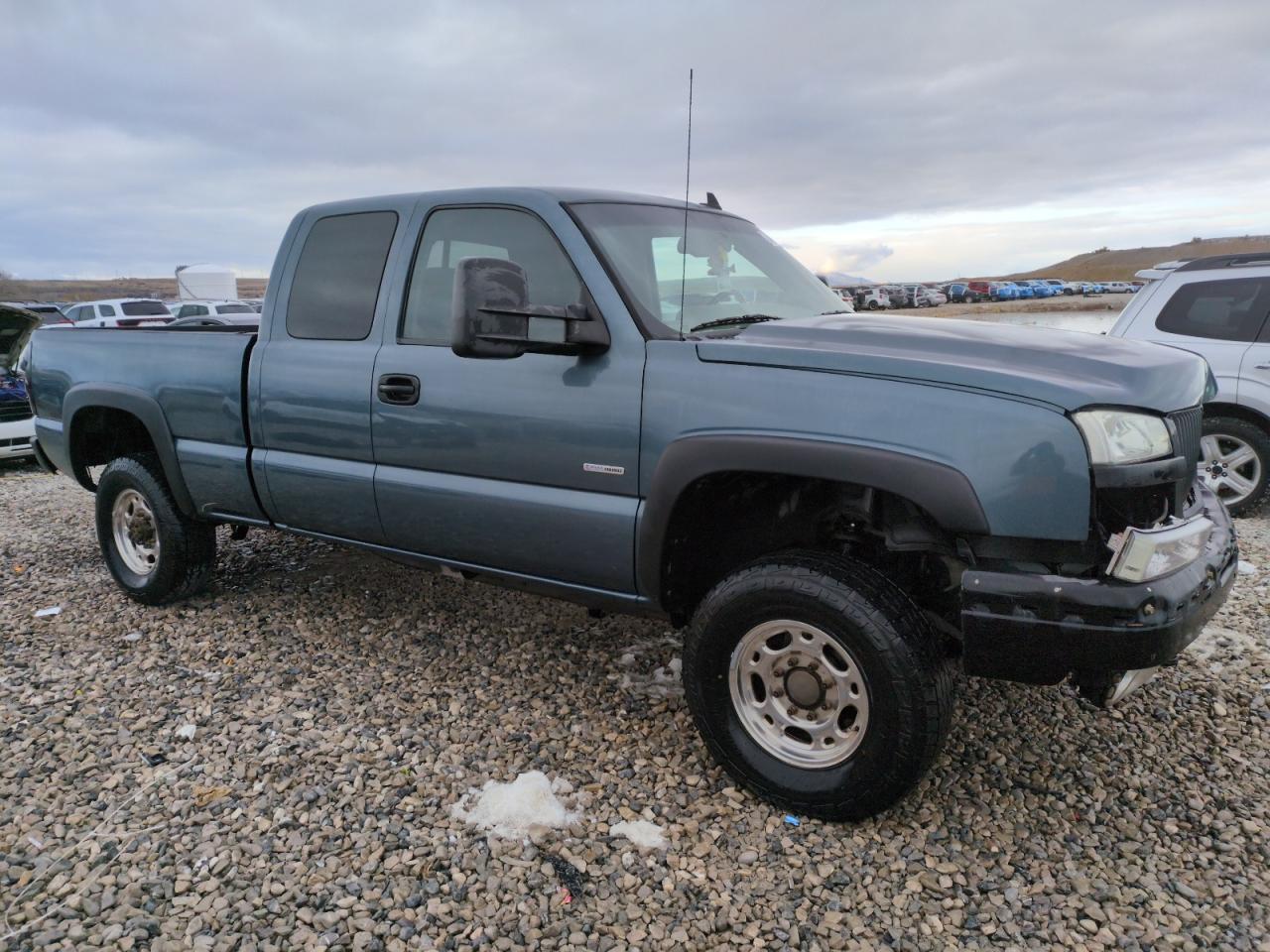 2006 Chevrolet Silverado VIN 1GCHK29D76E287296 Copart auction photo, front end damage thumbnail 4