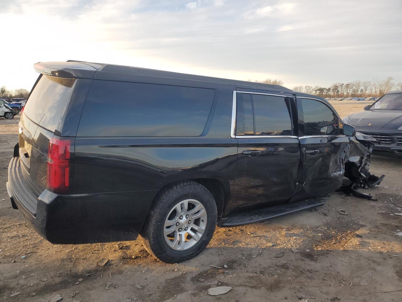 2020 Chevrolet Suburban VIN 1GNSKGKC6LR209091 Copart auction photo, front end / side damage thumbnail 3