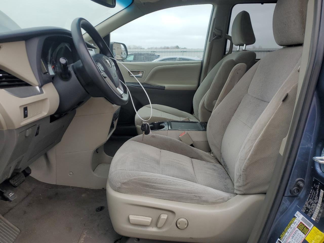 2015 Toyota Sienna VIN 5TDKK3DC7FS587554 Copart auction photo, rear end / minor dent/scratches damage thumbnail 7