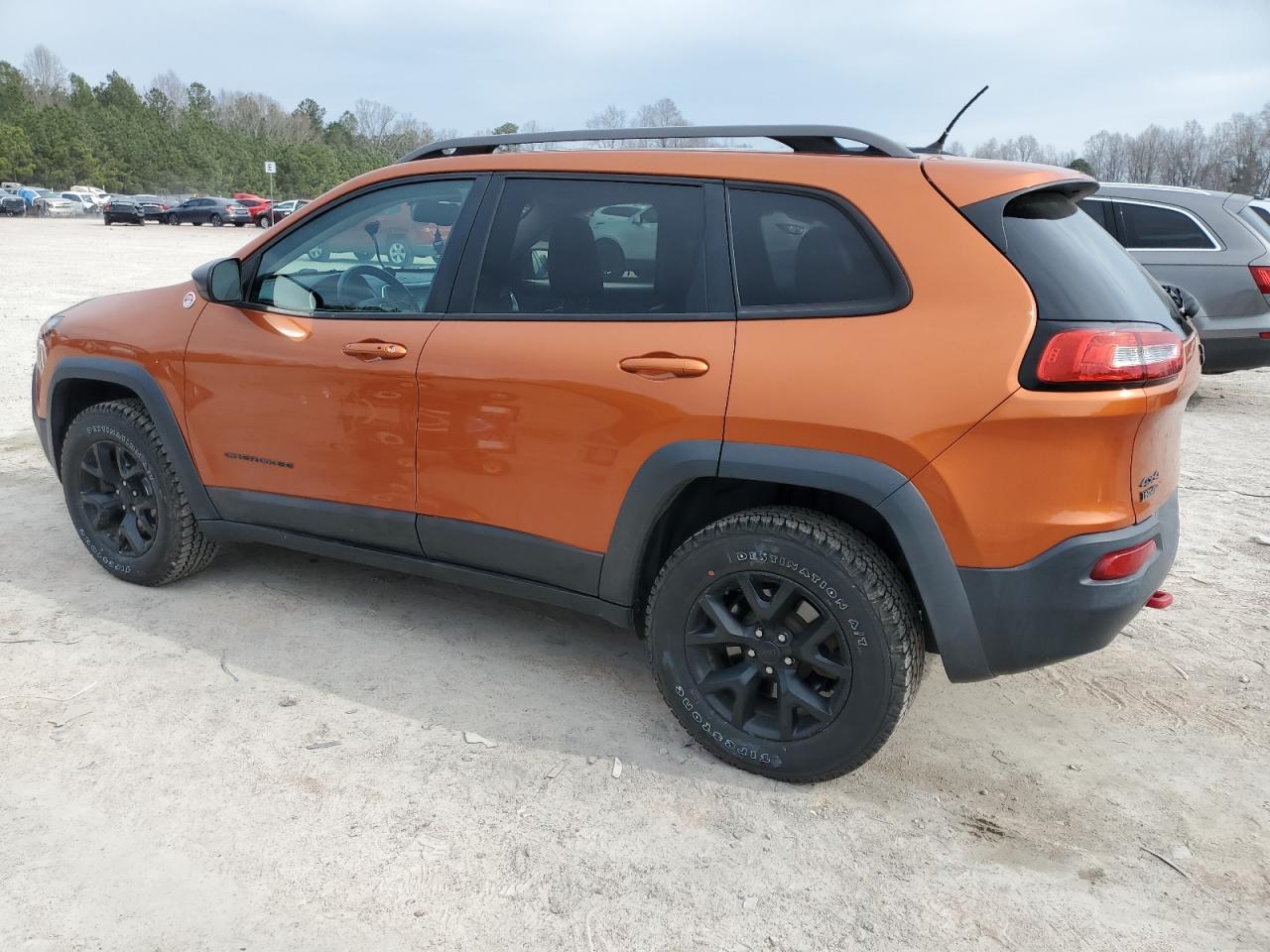 2015 Jeep Cherokee VIN 1C4PJMBS1FW704523 Copart auction photo, front end damage thumbnail 2