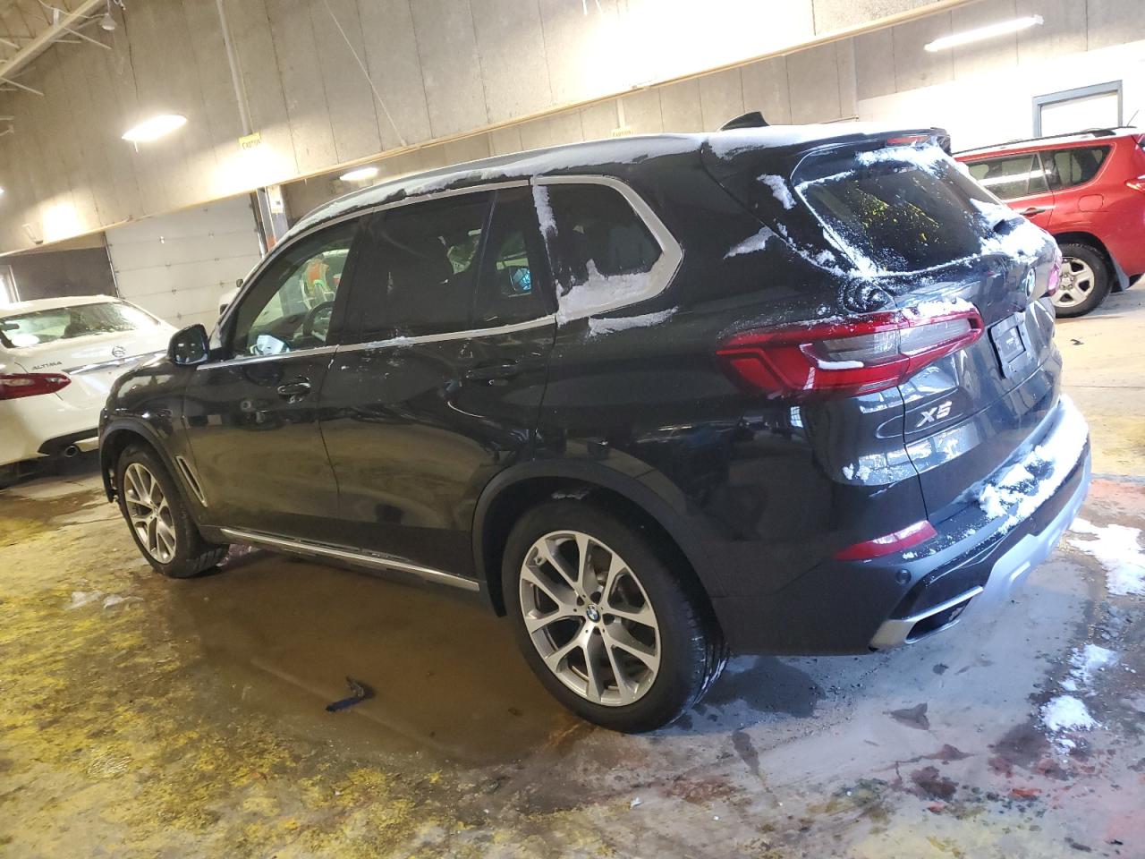 2020 BMW X5 VIN 5UXCR6C0XL9B42066 Copart auction photo, front end / minor dent/scratches damage thumbnail 2