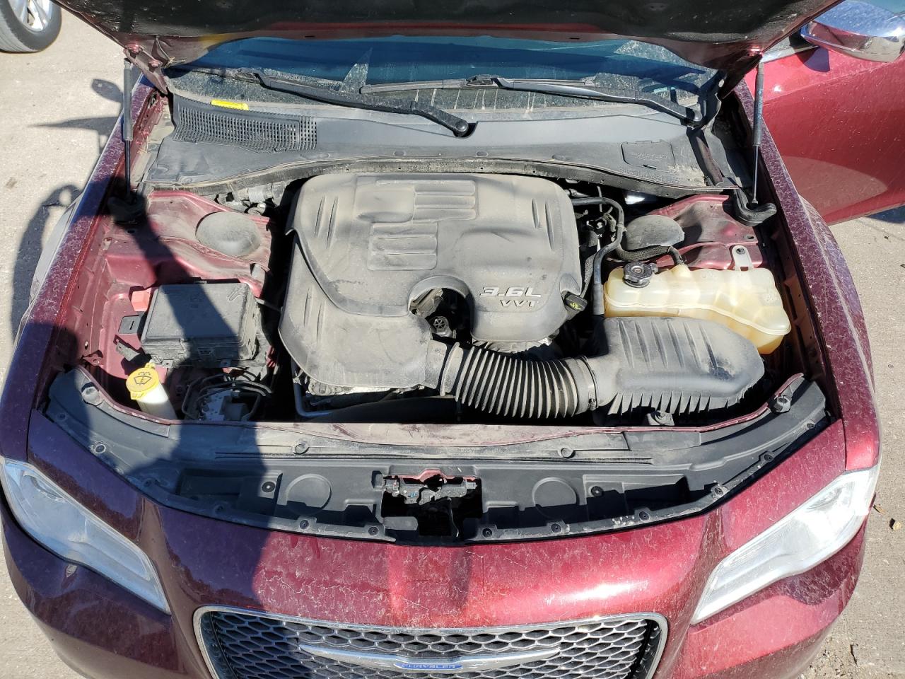 2019 Chrysler 300 VIN 2C3CCAKG2KH591018 Copart auction photo, side / minor dent/scratches damage thumbnail 11