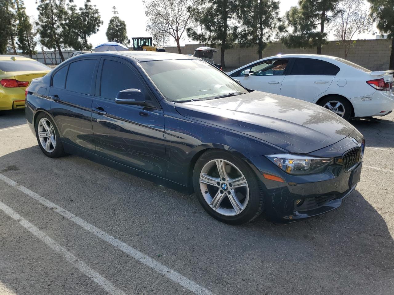 2014 BMW 3er VIN WBA3C1C58EK111521 Copart auction photo, vandalism / all over damage thumbnail 4