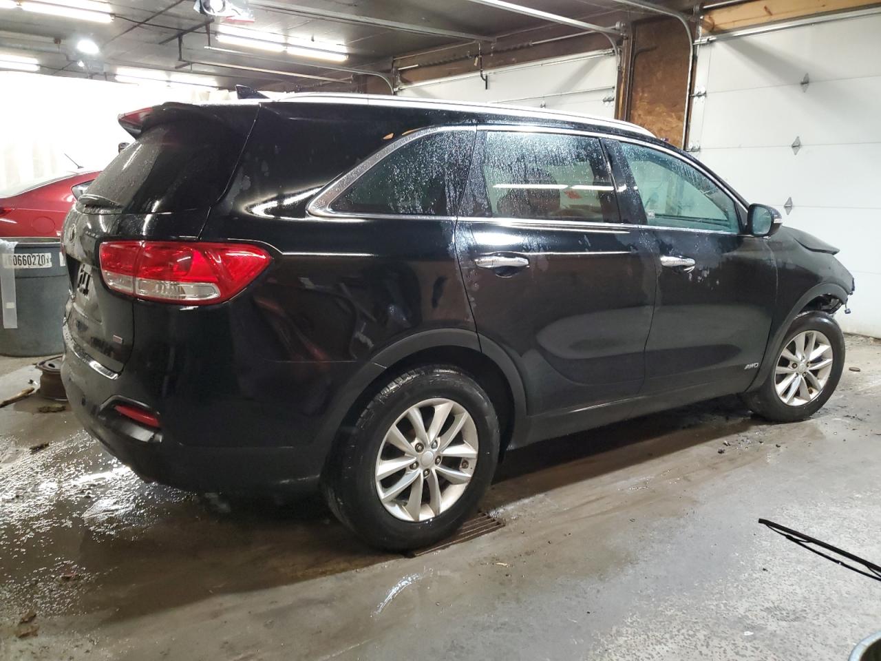 2017 KIA Sorento VIN 5XYPGDA30HG198272 Copart auction photo, front end / side damage thumbnail 3