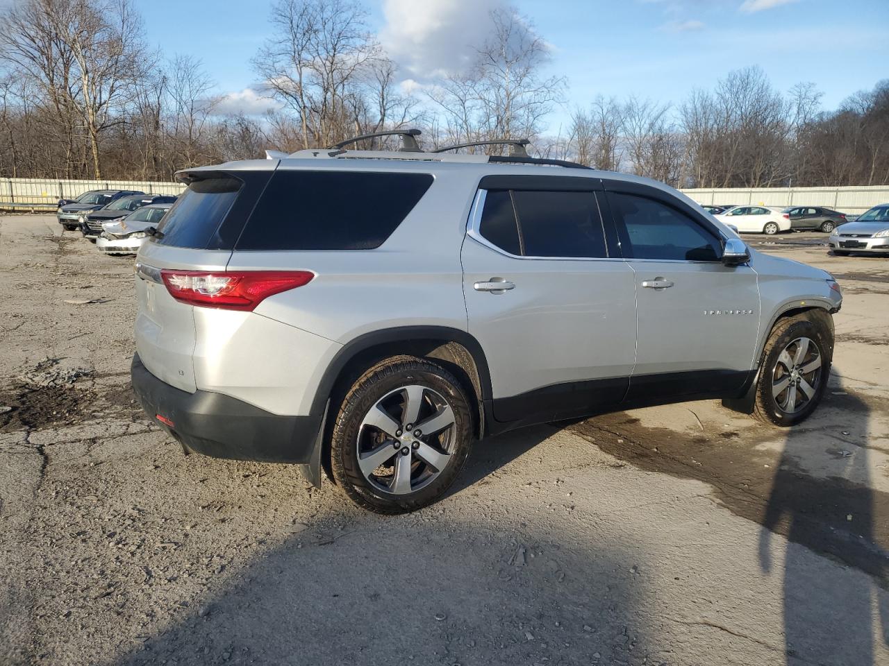 2018 Chevrolet Traverse VIN 1GNERHKW2JJ114046 Copart auction photo, front end damage thumbnail 3