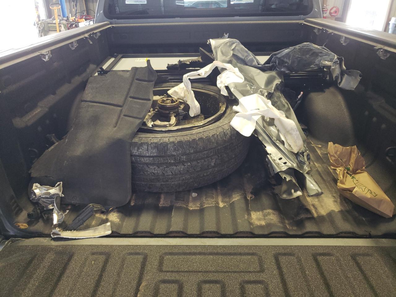 2022 GMC Canyon VIN 1GTG6EENXN1223923 Copart auction photo, front end / side damage thumbnail 12
