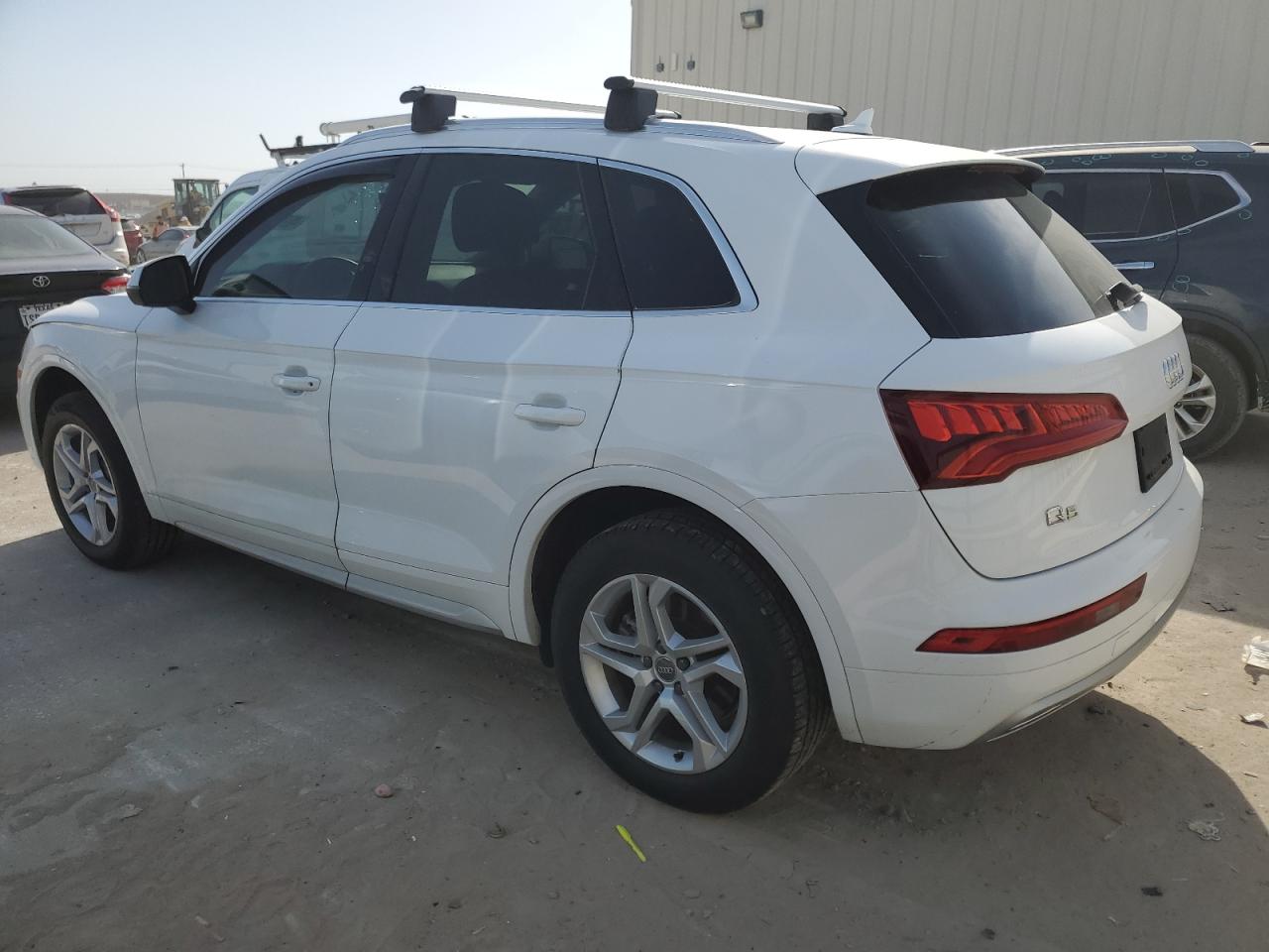 2019 Audi Q5 VIN WA1ANAFY5K2027737 Copart auction photo, front end / minor dent/scratches damage thumbnail 2