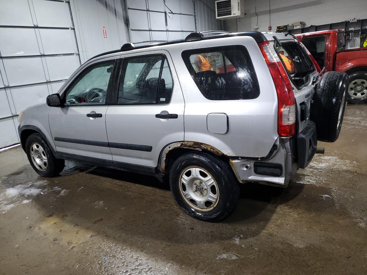 2006 Honda CR-V VIN JHLRD68516C003076 Copart auction photo, rear end damage thumbnail 2
