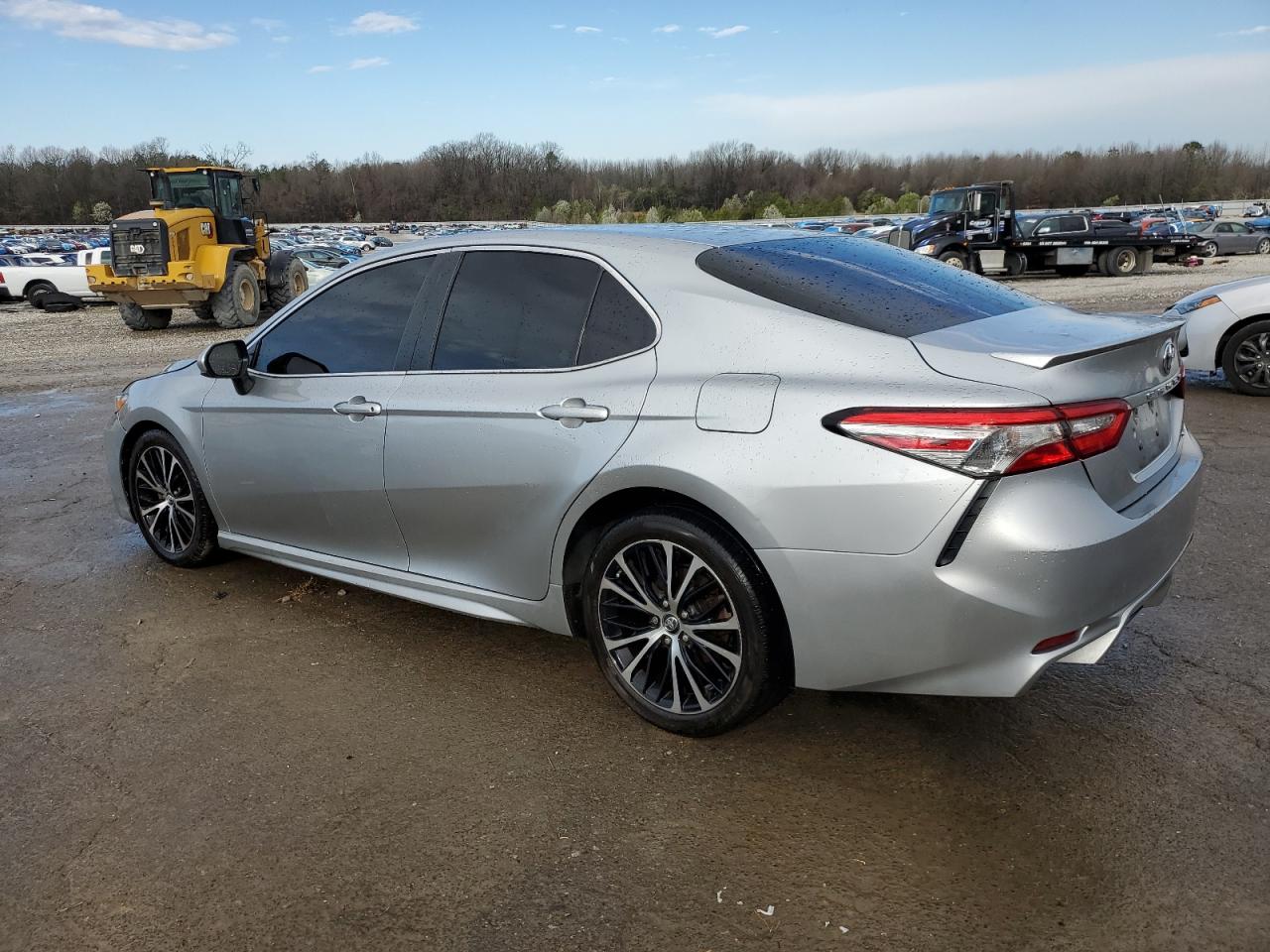 2018 Toyota Camry VIN 4T1B11HK0JU622668 Copart auction photo, front end / side damage thumbnail 2