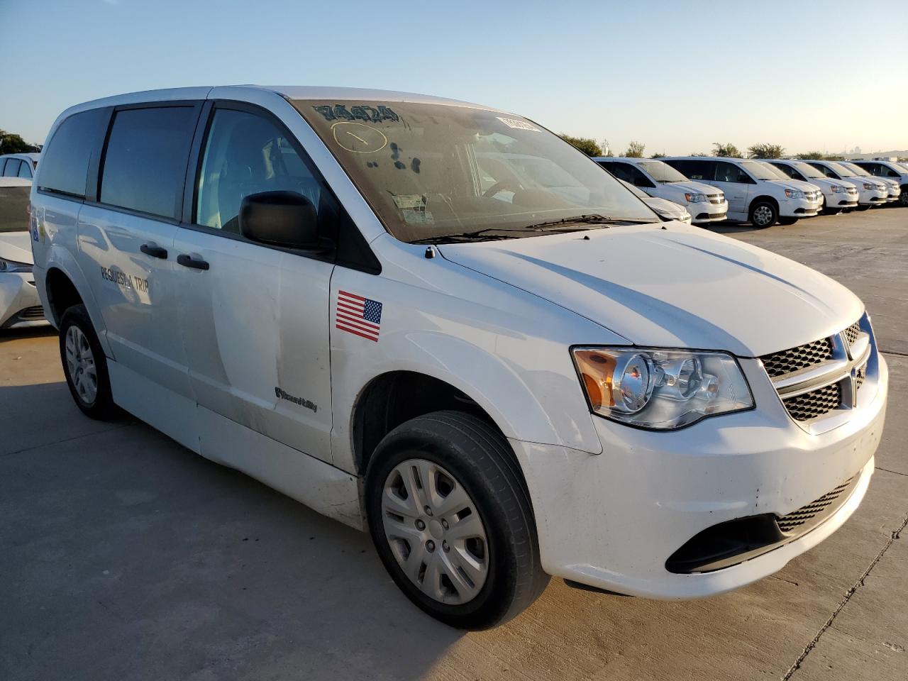 2019 Dodge Caravan VIN 2C7WDGBG6KR707844 Copart auction photo, normal wear damage thumbnail 4