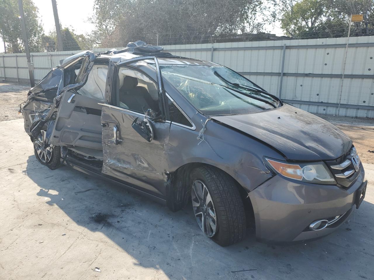 2015 Honda Odyssey VIN 5FNRL5H94FB022480 Copart auction photo, all over damage thumbnail 4