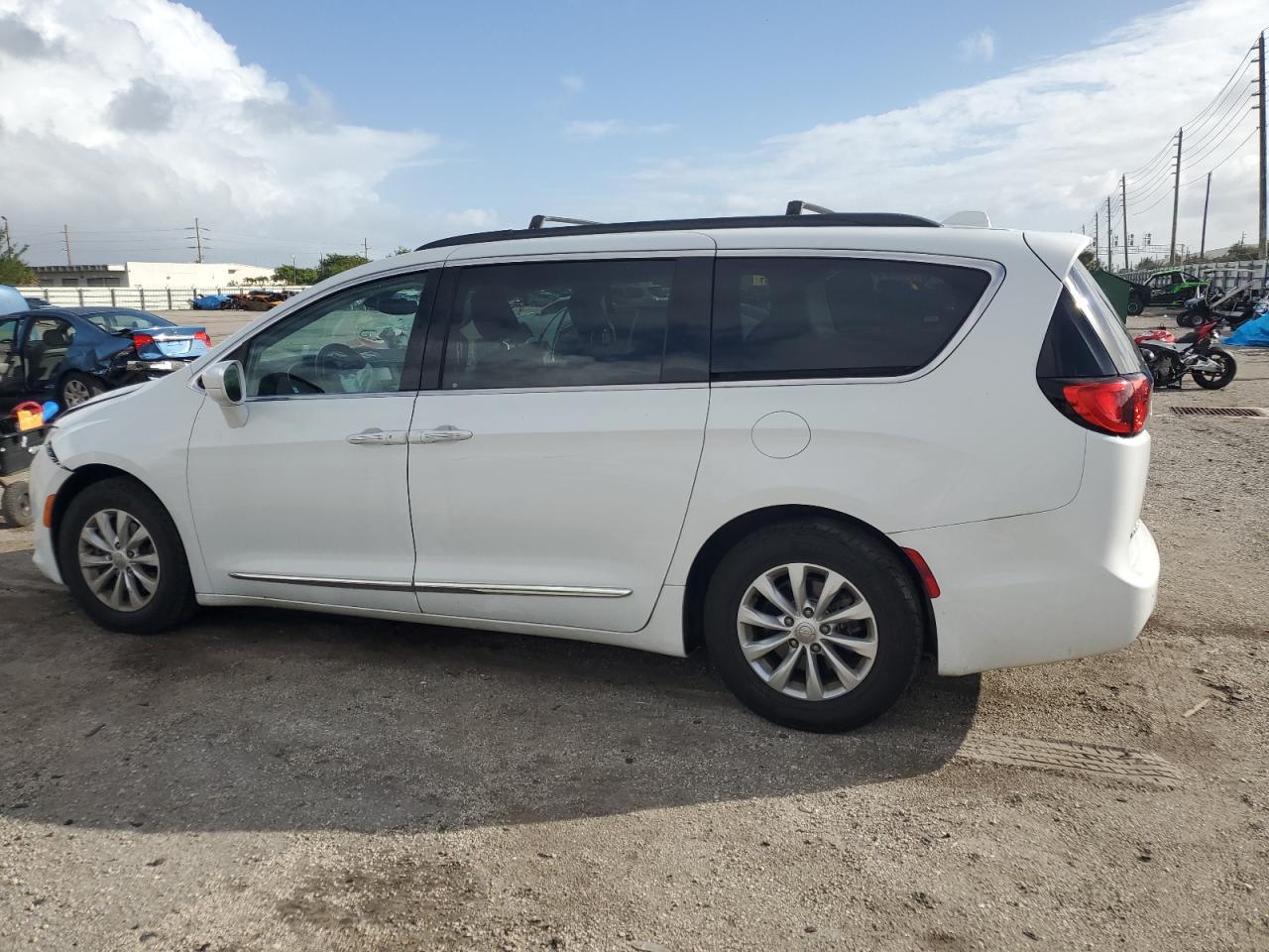 2017 Chrysler Pacifica VIN 2C4RC1BG4HR620771 Copart auction photo, front end damage thumbnail 2