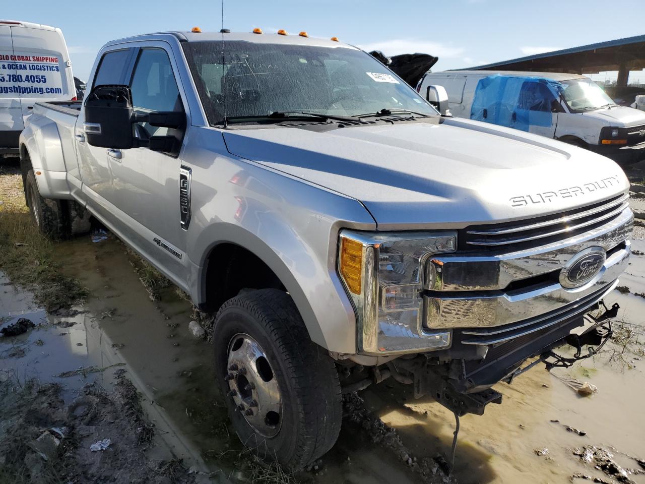2017 Ford F350 VIN 1FT8W3DT4HEB61442 Copart auction photo, vandalism / front end damage thumbnail 4