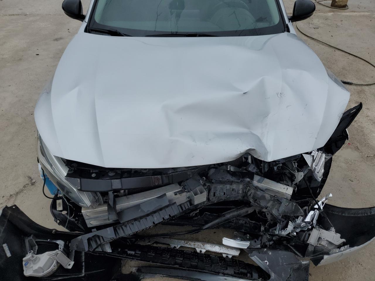 2019 Nissan Altima VIN 1N4BL4CV4KN309898 Copart auction photo, front end / minor dent/scratches damage thumbnail 11