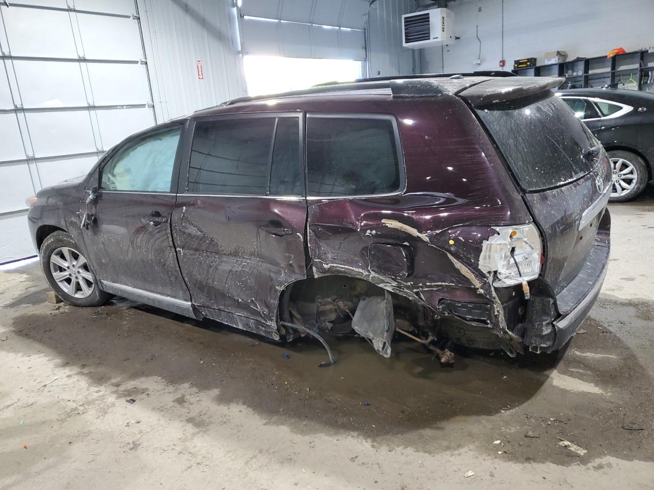 2011 Toyota Highlander VIN 5TDBK3EH1BS069587 Copart auction photo, all over damage thumbnail 2