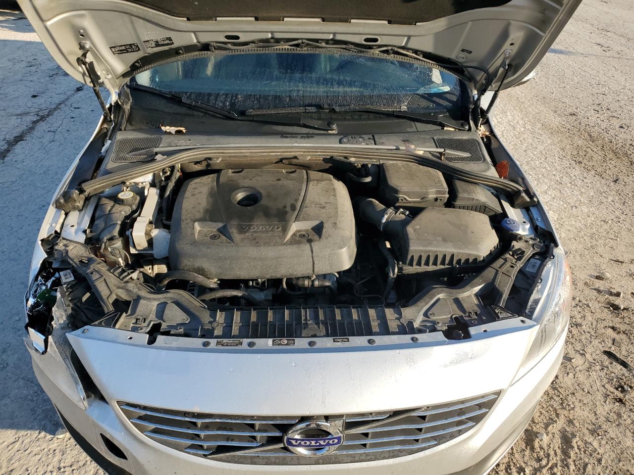 2015 Volvo V60 VIN YV140MEK6F1266526 Copart auction photo, front end / minor dent/scratches damage thumbnail 14