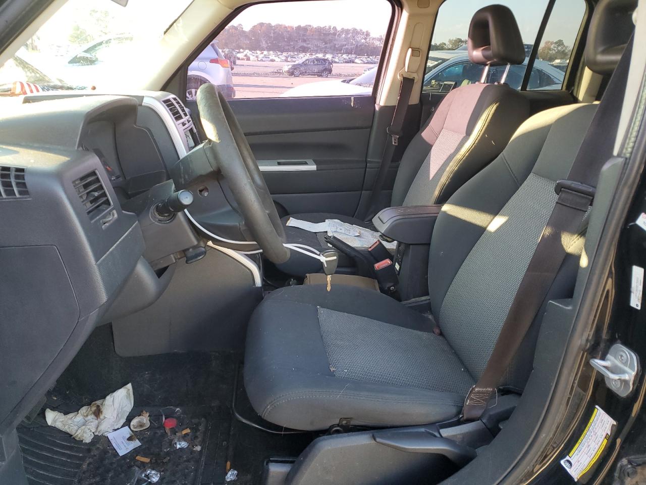 2009 Jeep Liberty (Patriot) VIN 1J8FF28W88D784941 Copart auction photo, side / front end damage thumbnail 7