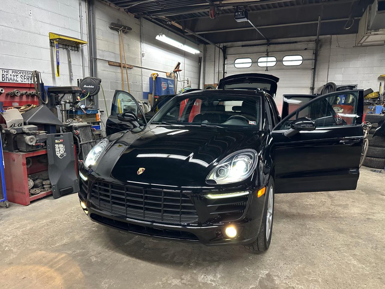 2015 Porsche Macan VIN WP1AB2A55FLB62068 Copart auction photo, normal wear damage thumbnail 2