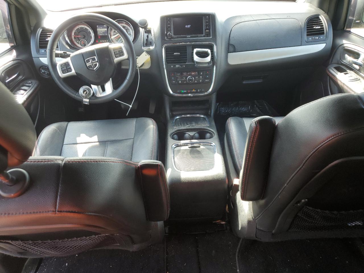 2019 Dodge Caravan VIN 2C4RDGEG3KR693911 Copart auction photo, front end / side damage thumbnail 8