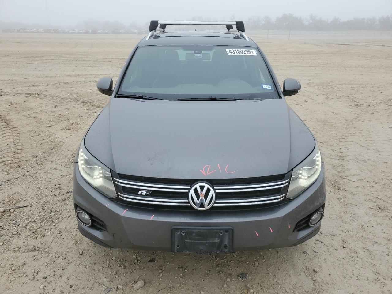 2015 Volkswagen Tiguan VIN WVGBV7AX8FW558162 Copart auction photo, rear end / minor dent/scratches damage thumbnail 5