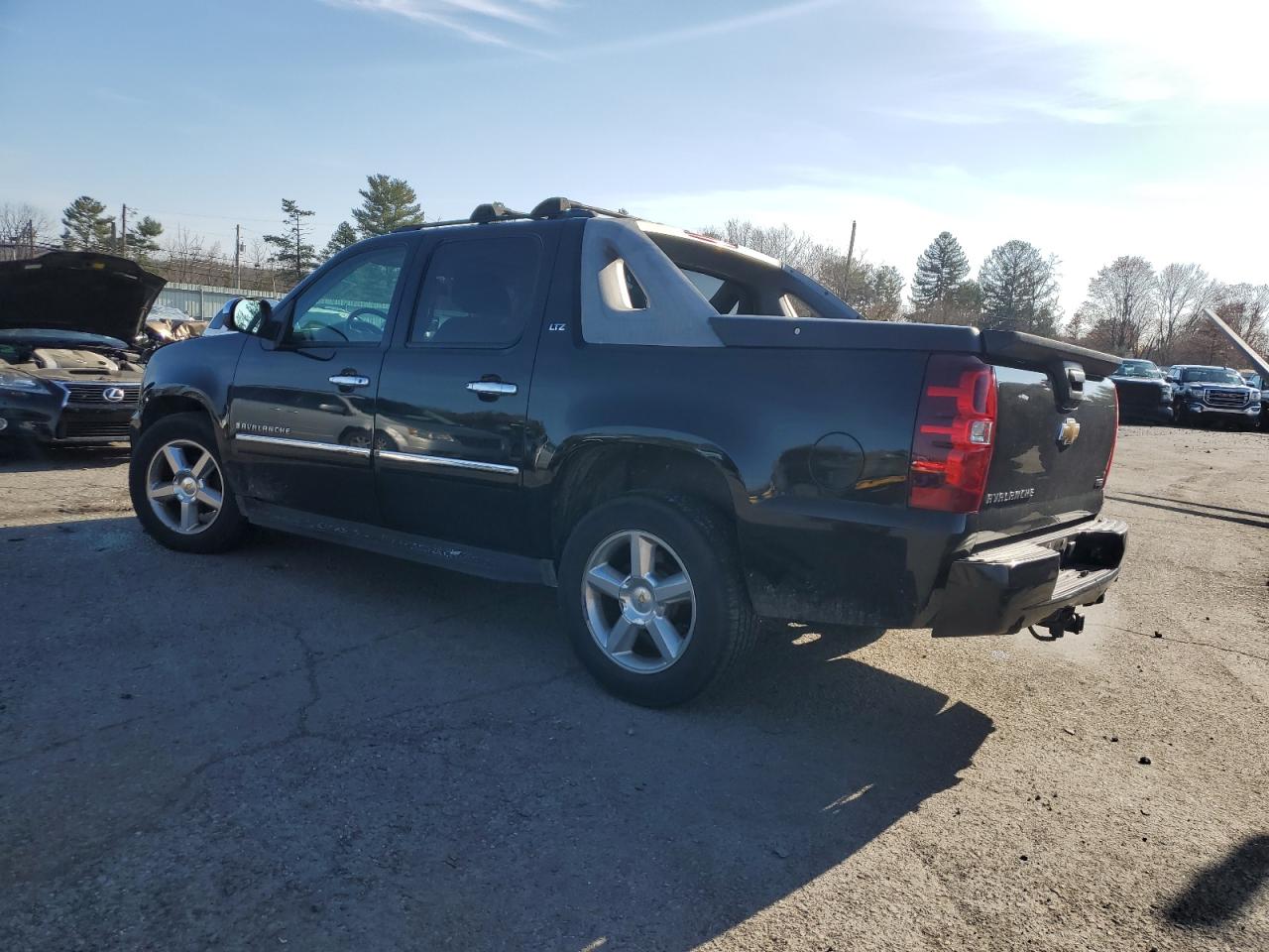 2009 Chevrolet Avalanche VIN 3GNFK32019G163730 Copart auction photo, undercarriage / side damage thumbnail 2