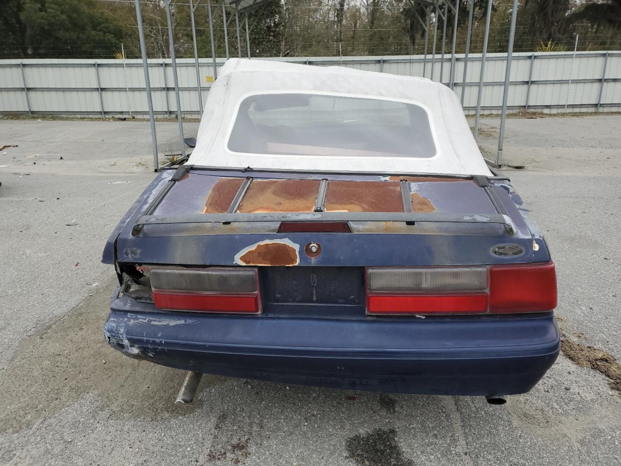1993 Ford Mustang VIN 1FACP44E4PF198262 Copart auction photo, rear end / side damage thumbnail 6