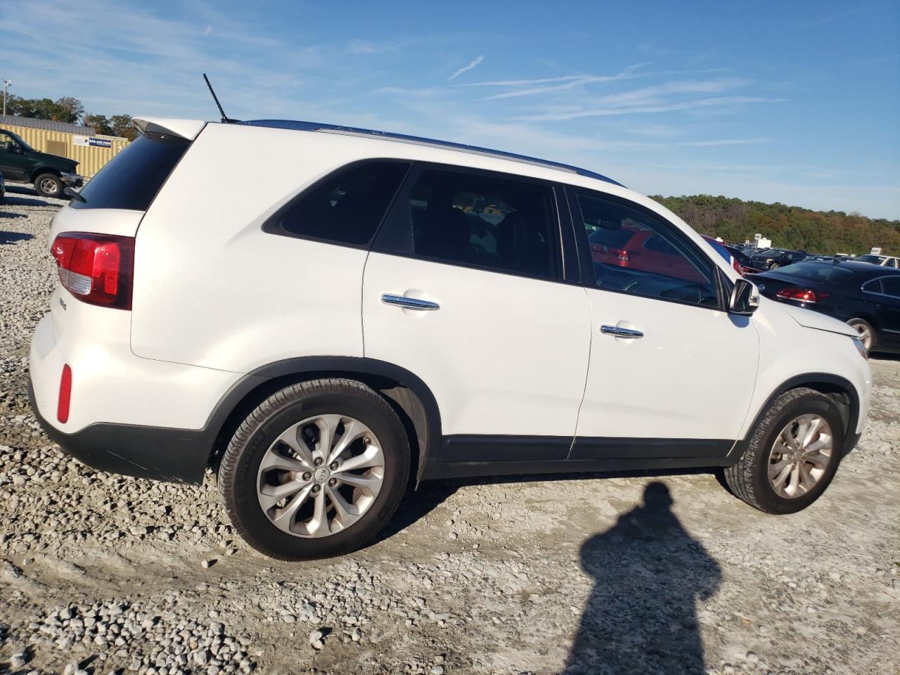 2015 KIA Sorento VIN 5XYKU4A71FG654296 Copart auction photo, front end / minor dent/scratches damage thumbnail 3