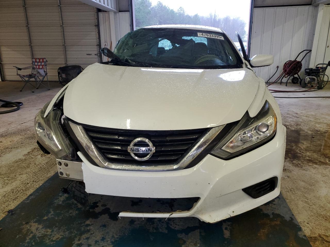 2017 Nissan Altima VIN 1N4AL3AP1HN330727 Copart auction photo, side / all over damage thumbnail 5