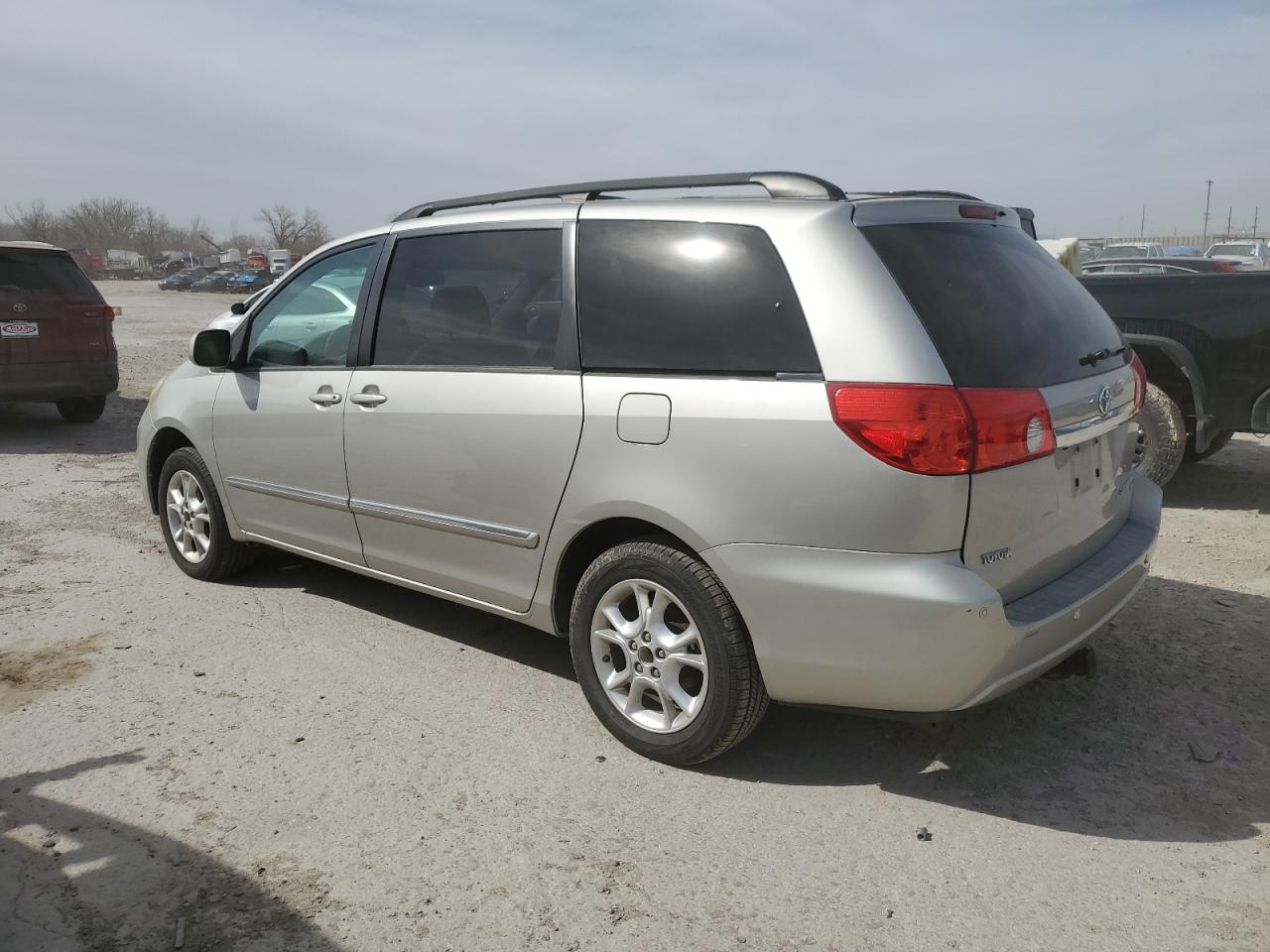 2006 Toyota Sienna VIN 5TDBA22C76S070187 Copart auction photo, minor dent/scratches damage thumbnail 2