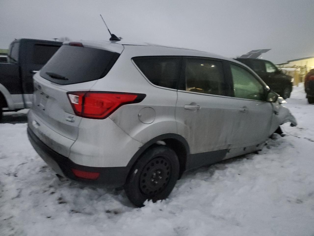 2019 Ford Escape VIN 1FMCU9GD7KUB54761 Copart auction photo, front end / undercarriage damage thumbnail 3