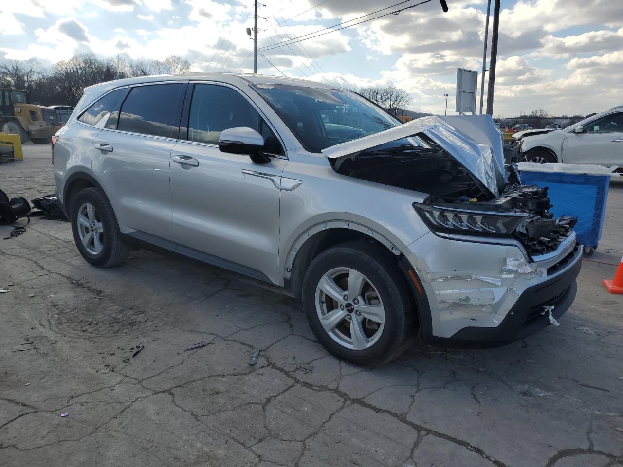 2022 KIA Sorento VIN 5XYRG4LC4NG113323 Copart auction photo, front end / minor dent/scratches damage thumbnail 4