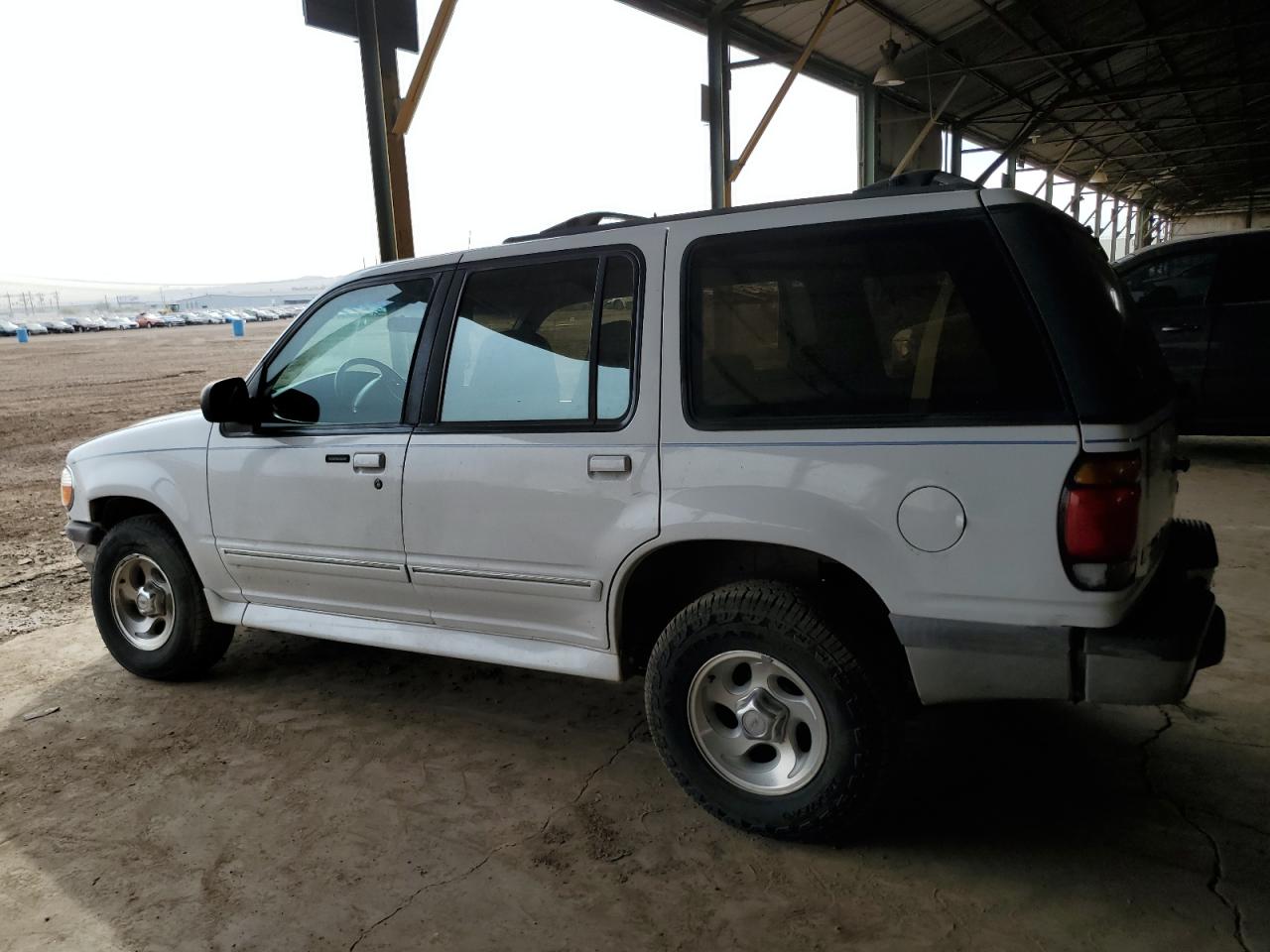 1996 Ford Explorer VIN 1FMDU34X4TUB28989 Copart auction photo, front end / side damage thumbnail 2