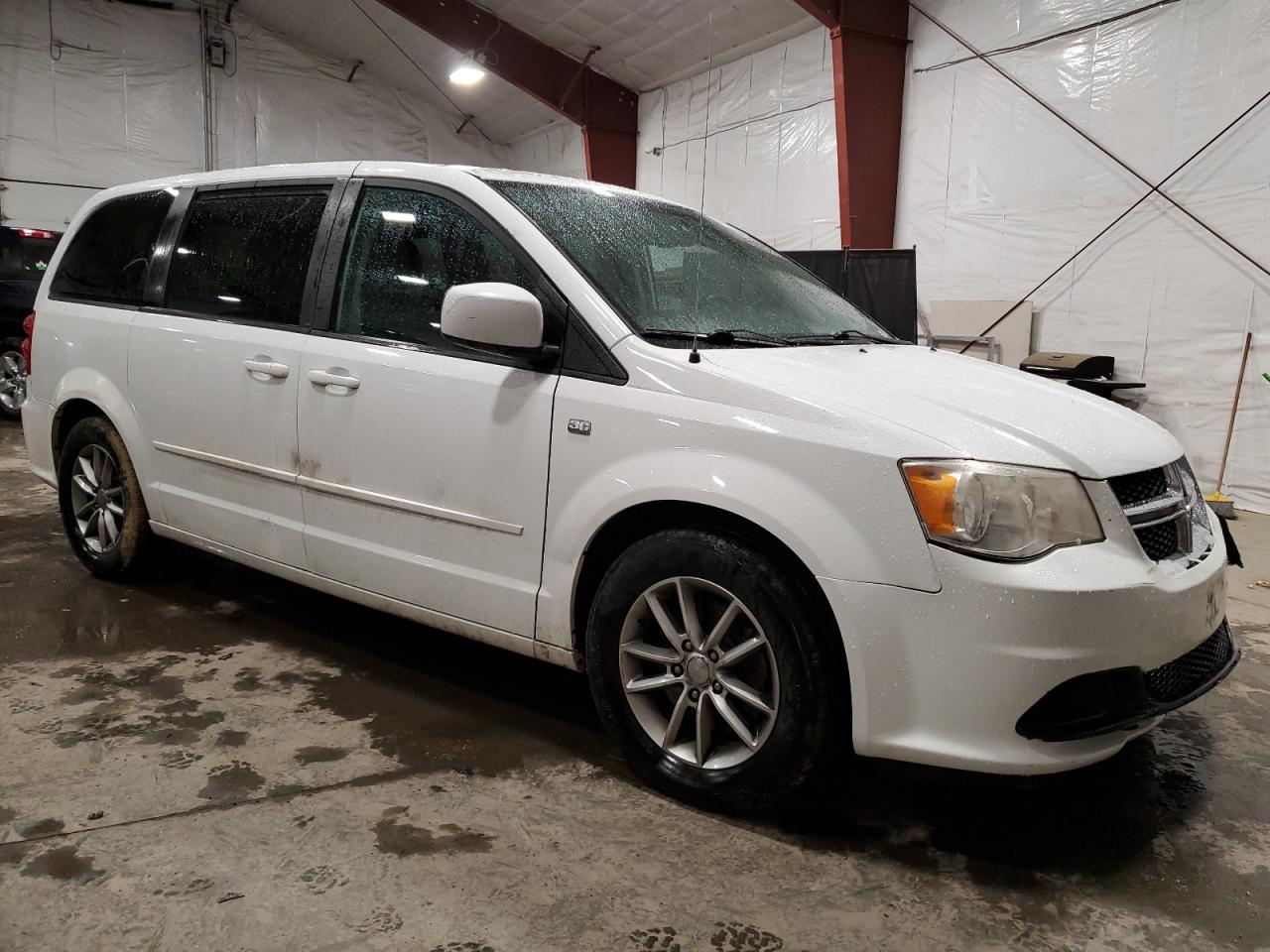 2014 Dodge Caravan VIN 2C4RDGBG0ER187946 Copart auction photo, front end / minor dent/scratches damage thumbnail 4