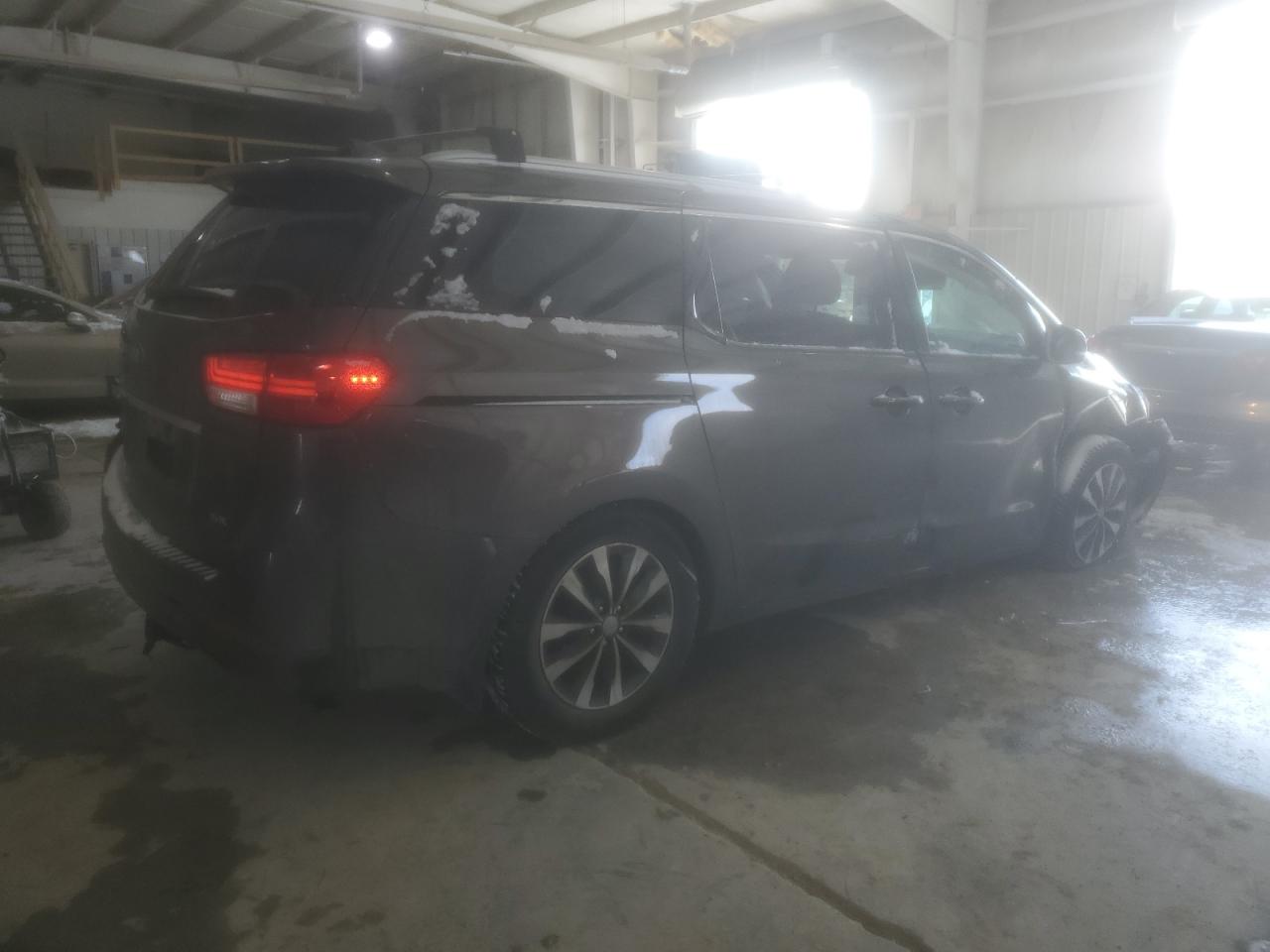 2016 KIA Sedona VIN KNDMC5C12G6125549 Copart auction photo, side / front end damage thumbnail 3