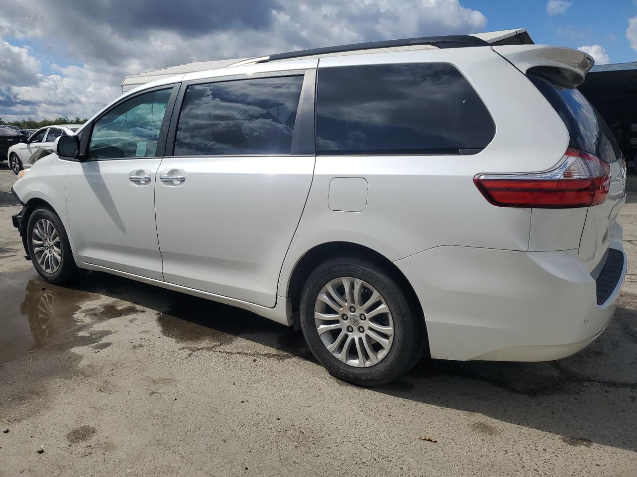 2015 Toyota Sienna VIN 5TDYK3DC9FS601206 Copart auction photo, front end damage thumbnail 2