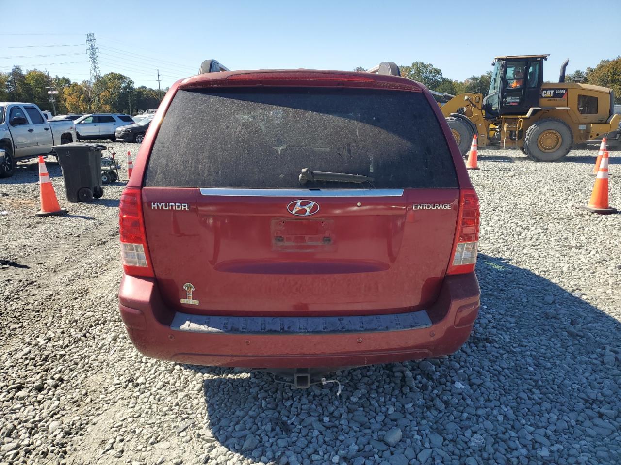 2007 Hyundai Entourage VIN KNDMC233776035717 Copart auction photo, normal wear damage thumbnail 6