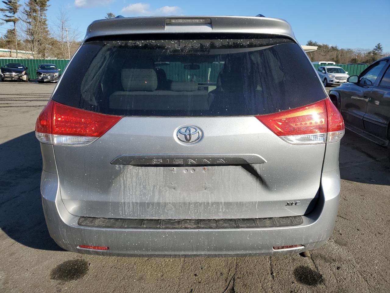 2013 Toyota Sienna VIN 5TDYK3DC1DS389687 Copart auction photo, front end / side damage thumbnail 6