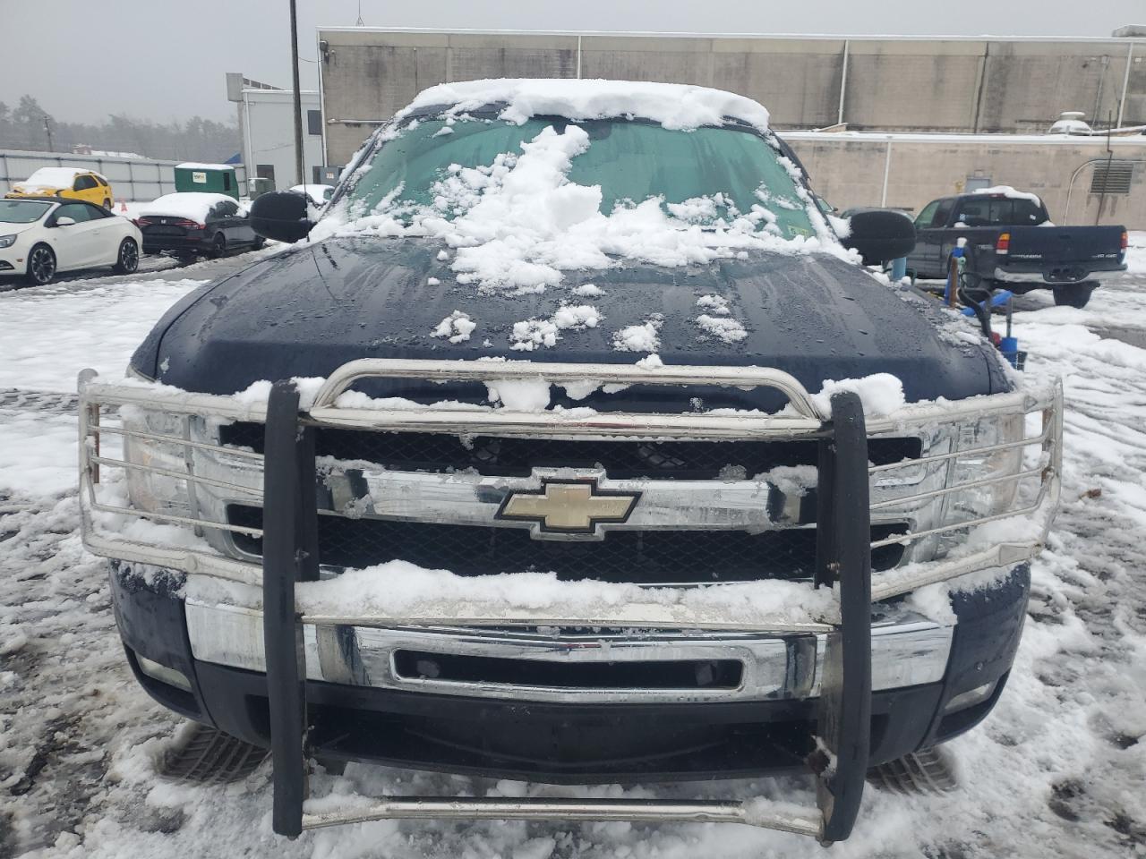 2011 Chevrolet Silverado VIN 1GCRKSE31BZ226594 Copart auction photo, side / minor dent/scratches damage thumbnail 5