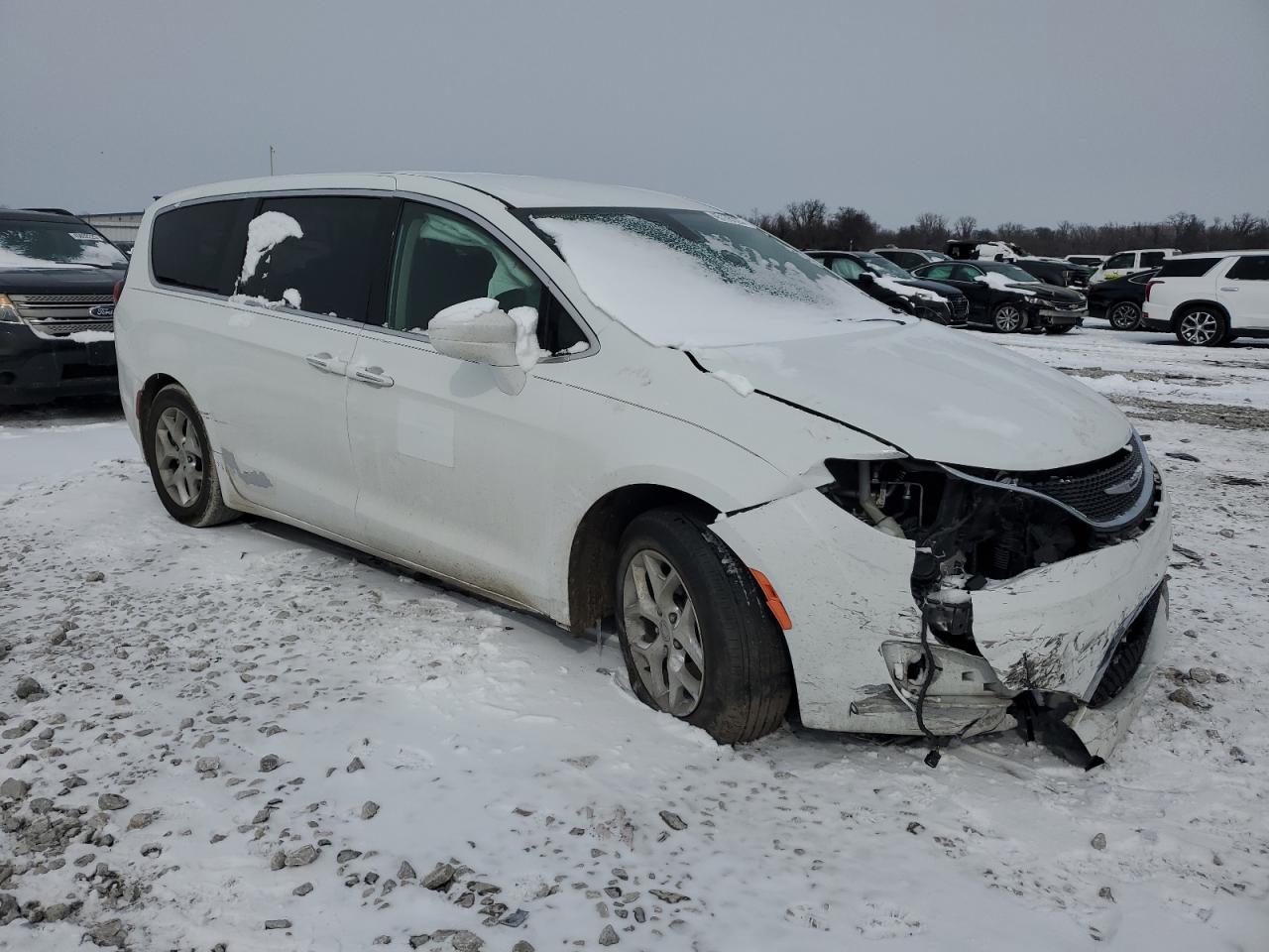 2018 Chrysler Pacifica VIN 2C4RC1FG1JR106098 Copart auction photo, front end / minor dent/scratches damage thumbnail 4