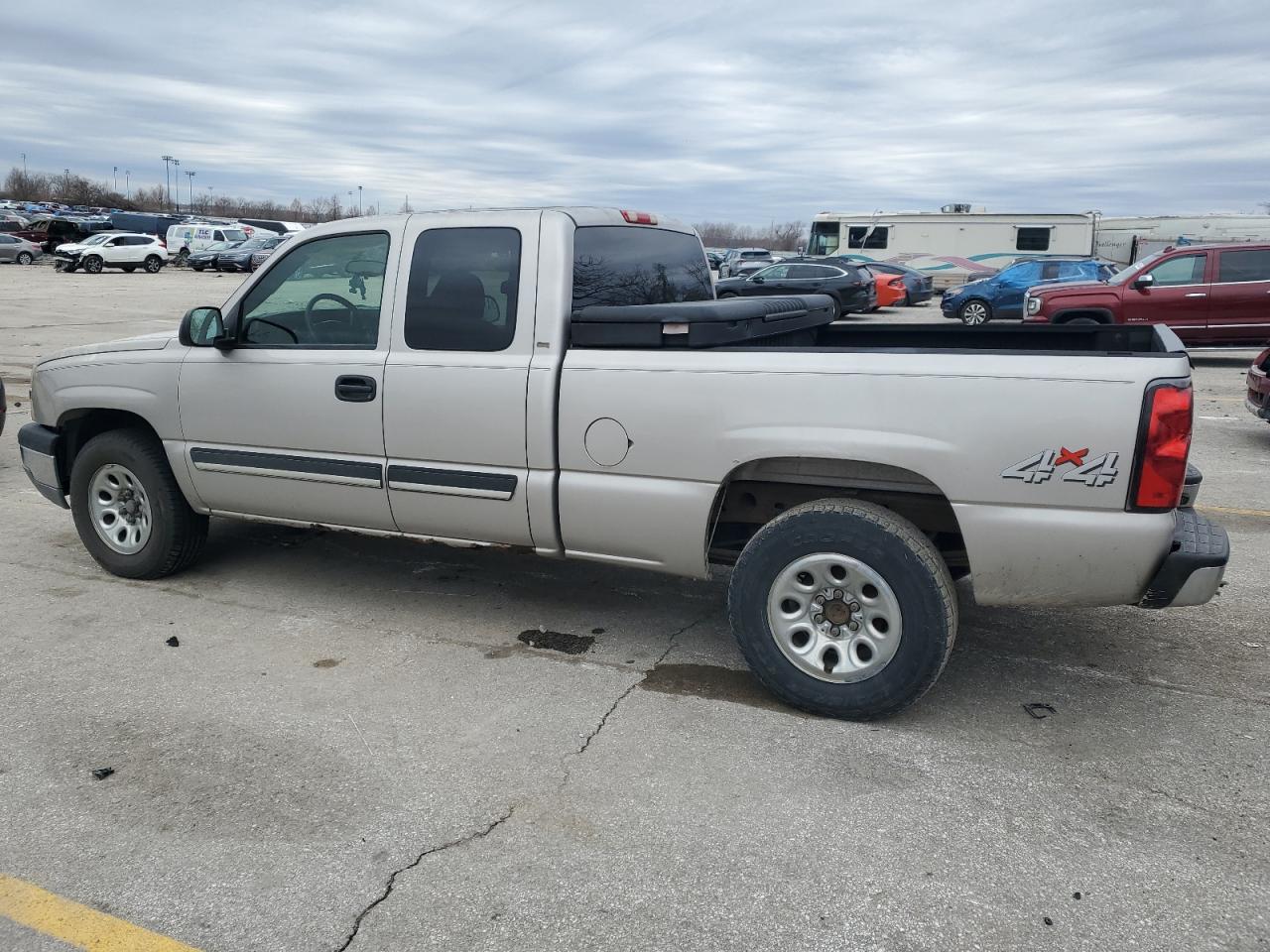 2005 Chevrolet Silverado VIN 1GCEK19VX5Z298760 Copart auction photo, side damage thumbnail 2