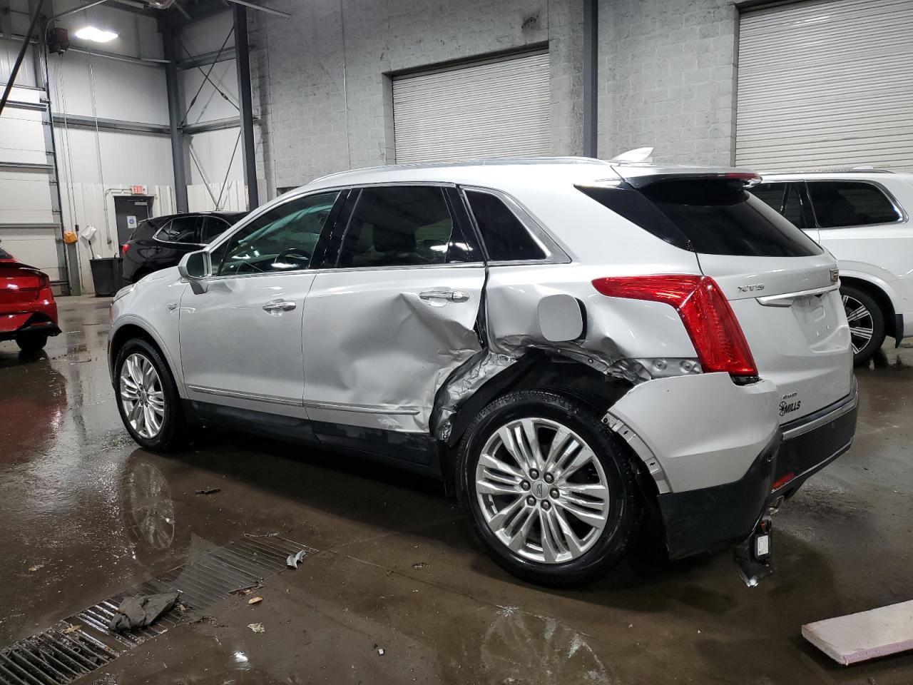 2018 Cadillac XT5 VIN 1GYKNFRS5JZ209582 Copart auction photo, rear end / side damage thumbnail 2