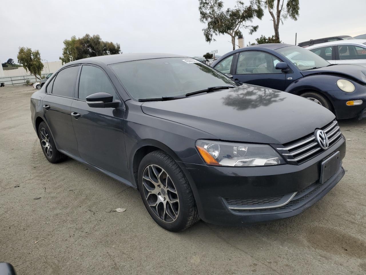 2015 Volkswagen Passat VIN 1VWAT7A37FC076333 Copart auction photo, front end damage thumbnail 4