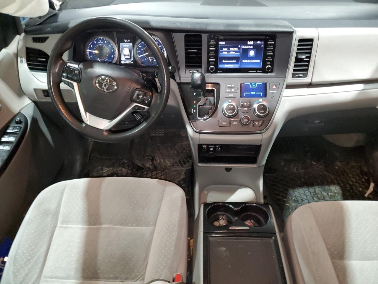 2019 Toyota Sienna VIN 5TDJZ3DC4KS215557 Copart auction photo, side / rear end damage thumbnail 8