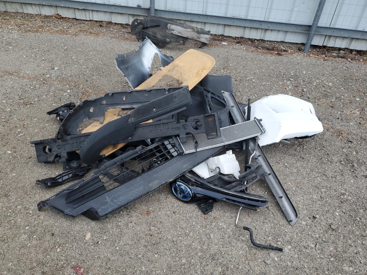 2018 Toyota RAV 4 VIN JTMRJREV8JD182828 Copart auction photo, front end / side damage thumbnail 13